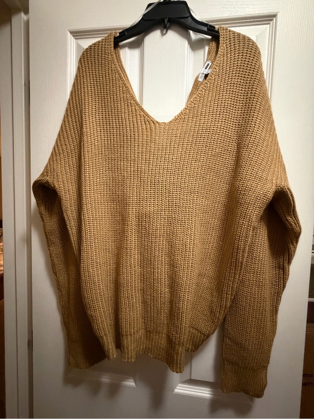 NWOT Fashion Nova Women's V-Neck Chunky Sweater - Camel